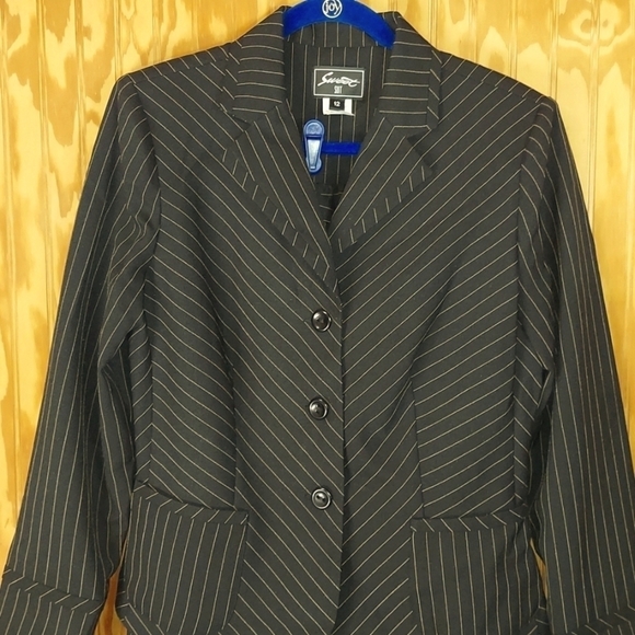 Sweet Suit - Picture 2 of 14